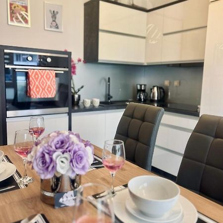 Downtownapartments Andy Air-Conditioned, Underground Parking Available 热舒夫 外观 照片