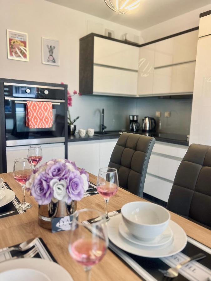 Downtownapartments Andy Air-Conditioned, Underground Parking Available 热舒夫 外观 照片