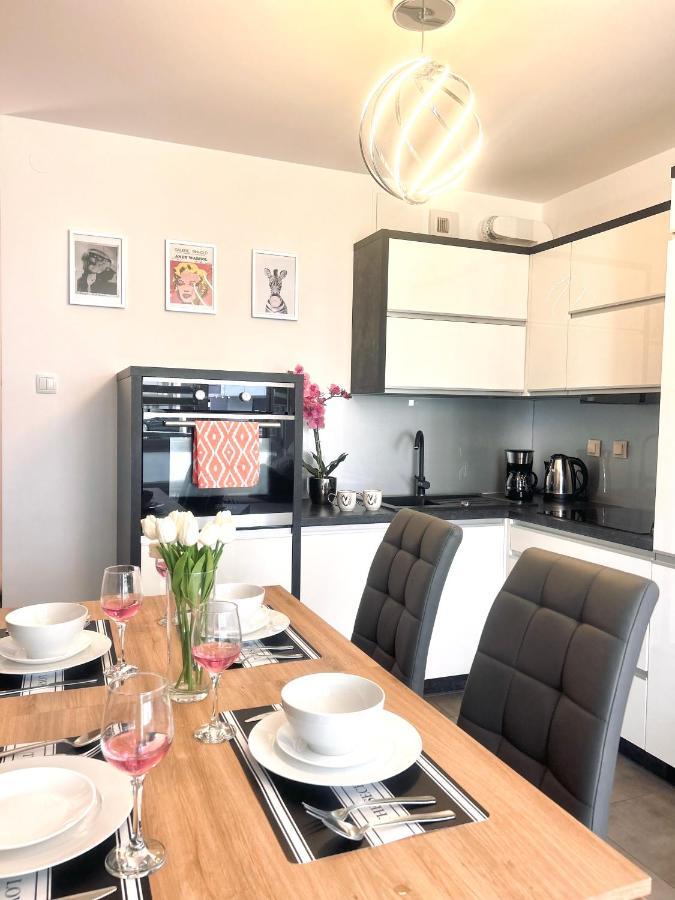 Downtownapartments Andy Air-Conditioned, Underground Parking Available 热舒夫 外观 照片